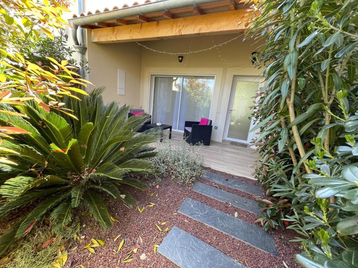 Uchaux Les Jardins Du Castelas - Piscines, Jardins Et Spas Privatifs מראה חיצוני תמונה